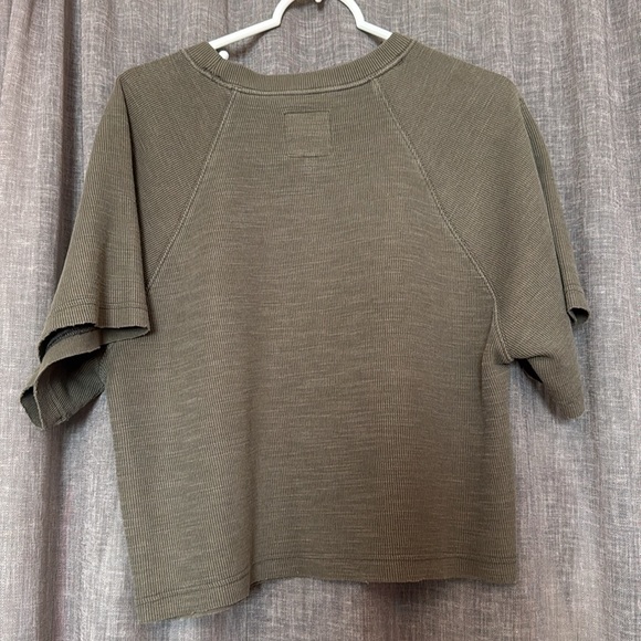 AERIE LIGHTWEIGHT RIBBED SHORT SLEEVE SHIRT SIZE: M COLOR: WASHED OLIVE - Picture 2 of 4